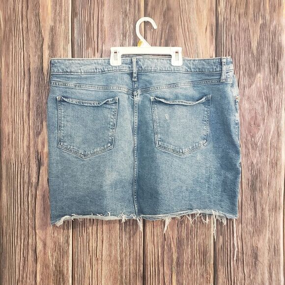 3 for $25 Old Navy Distressed Jean Skirt - Picture 9 of 11